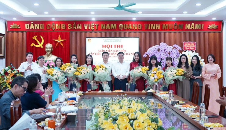 Cụm chuyên môn số 20 khai mạc Hội thi giáo viên dạy giỏi cấp tiểu học thành phố Hà Nội năm học 2025-2026 - Ảnh 2.