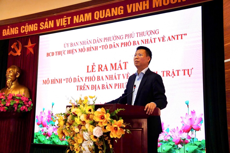Phường Phú Thượng tổ chức lễ ra mắt mô hình “Tổ dân phố Ba nhất về an ninh, trật tự”- Ảnh 5.