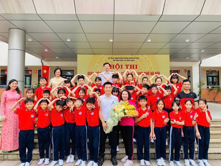 Cụm chuyên môn số 20 khai mạc Hội thi giáo viên dạy giỏi cấp tiểu học thành phố Hà Nội năm học 2025–2026 tại trường Tiểu học Ngọc Hòa- Ảnh 4.