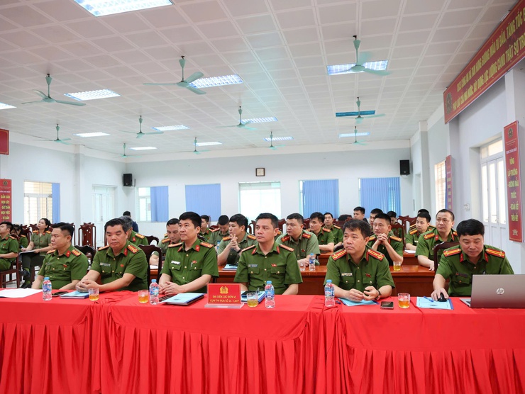 Cụm thi đua số 16 - Công an Thành phố Hà Nội: Quán triệt khẩu hiệu hành động mới, quyết liệt triển khai phong trào "Ba nhất" năm 2026- Ảnh 4.