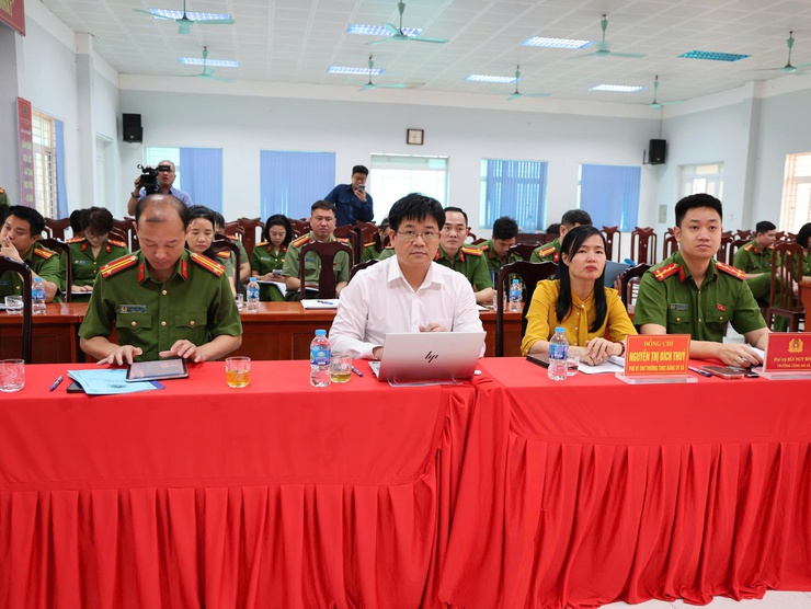 Cụm thi đua số 16 - Công an Thành phố Hà Nội: Quán triệt khẩu hiệu hành động mới, quyết liệt triển khai phong trào "Ba nhất" năm 2026- Ảnh 3.