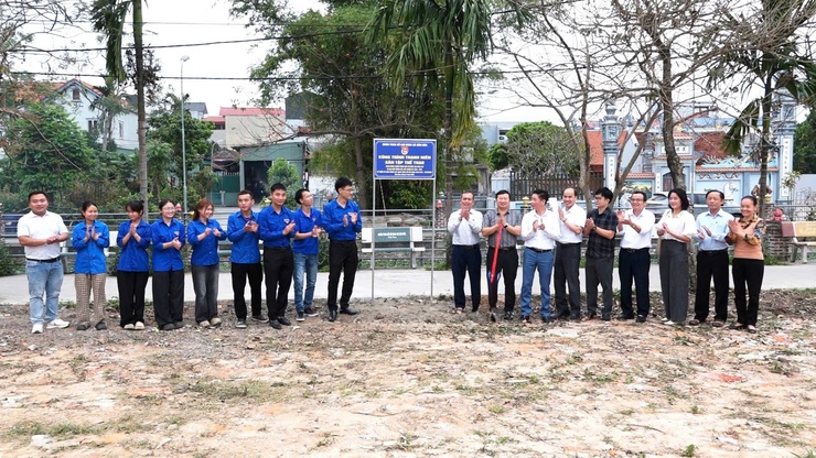  ĐOÀN THANH NIÊN XÃ DÂN HÒA KHÁNH THÀNH 2 CÔNG TRÌNH THANH NIÊN "SÂN TẬP THỂ THAO" – LAN TỎA TINH THẦN XUNG KÍCH, VÌ CỘNG ĐỒNG- Ảnh 1.