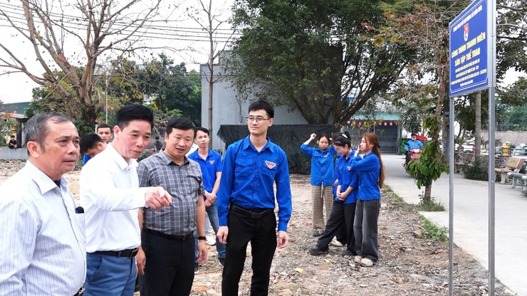  ĐOÀN THANH NIÊN XÃ DÂN HÒA KHÁNH THÀNH 2 CÔNG TRÌNH THANH NIÊN "SÂN TẬP THỂ THAO" – LAN TỎA TINH THẦN XUNG KÍCH, VÌ CỘNG ĐỒNG- Ảnh 6.