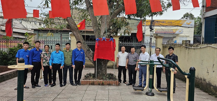 ĐOÀN THANH NIÊN XÃ DÂN HÒA KHÁNH THÀNH 2 CÔNG TRÌNH THANH NIÊN "SÂN TẬP THỂ THAO" – LAN TỎA TINH THẦN XUNG KÍCH, VÌ CỘNG ĐỒNG- Ảnh 2.