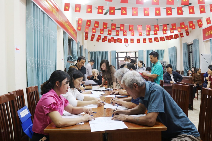 Quốc Oai chi trả hơn 25,3 tỷ đồng bồi thường GPMB dự án mở rộng nghĩa trang Nhân dân Bãi Hoàng Xã- Ảnh 2.