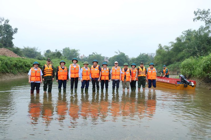 Xuân Mai khảo sát công tác phòng chống thiên tai và định hướng phát triển du lịch trên tuyến sông Bùi- Ảnh 4.