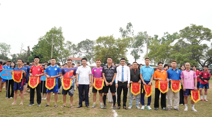 Sôi nổi Lễ khai mạc Giải bóng đá thanh niên phường Yên Nghĩa năm 2026- Ảnh 5.