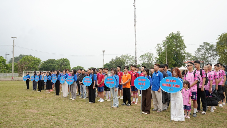 Sôi nổi Lễ khai mạc Giải bóng đá thanh niên phường Yên Nghĩa năm 2026- Ảnh 4.