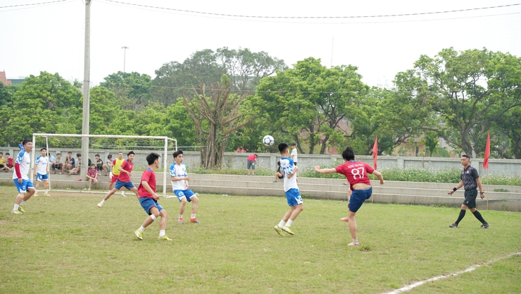 Sôi nổi Lễ khai mạc Giải bóng đá thanh niên phường Yên Nghĩa năm 2026- Ảnh 8.