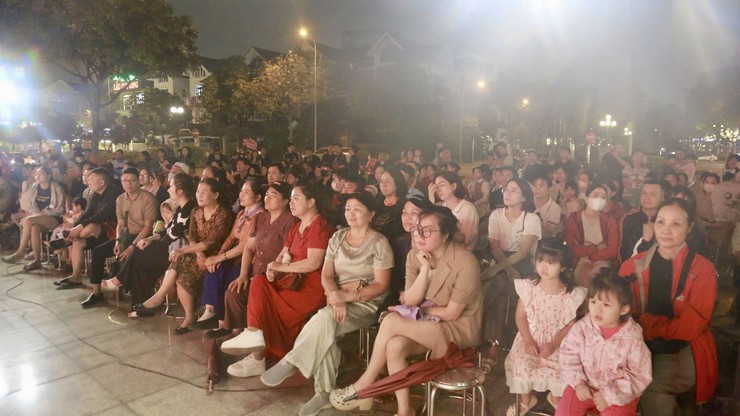 Phường Dương Nội tổ chức Chương trình nghệ thuật đặc sắc chào mừng thành công cuộc bầu cử đại biểu Quốc hội khóa XVI và HĐND các cấp nhiệm kỳ 2026-2031- Ảnh 6.