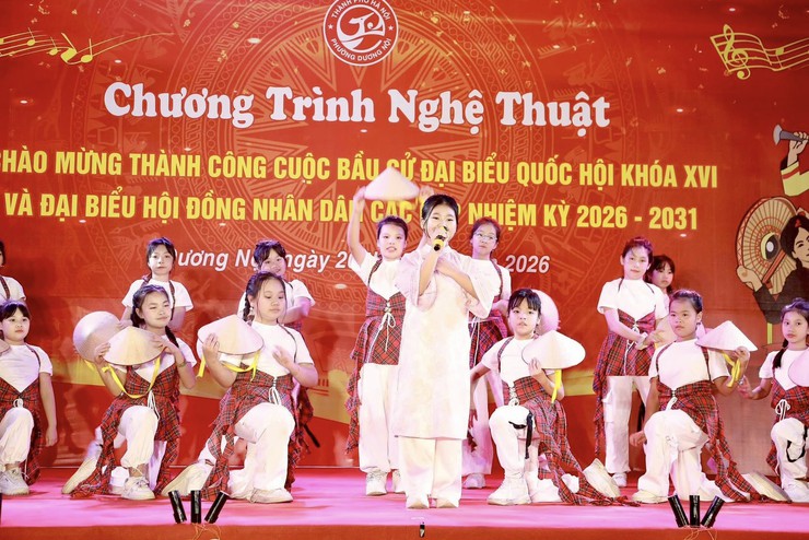 Phường Dương Nội tổ chức Chương trình nghệ thuật đặc sắc chào mừng thành công cuộc bầu cử đại biểu Quốc hội khóa XVI và HĐND các cấp nhiệm kỳ 2026-2031- Ảnh 5.