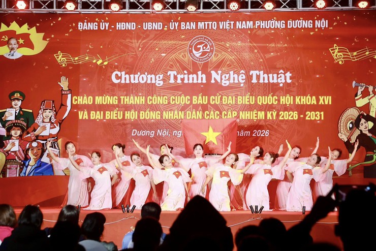 Phường Dương Nội tổ chức Chương trình nghệ thuật đặc sắc chào mừng thành công cuộc bầu cử đại biểu Quốc hội khóa XVI và HĐND các cấp nhiệm kỳ 2026-2031- Ảnh 4.