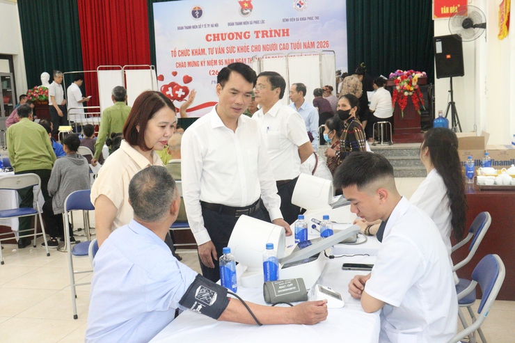 Xã Phúc Lộc tổ chức khám, tư vấn sức khỏe, cấp phát thuốc miễn phí cho người cao tuổi- Ảnh 7.