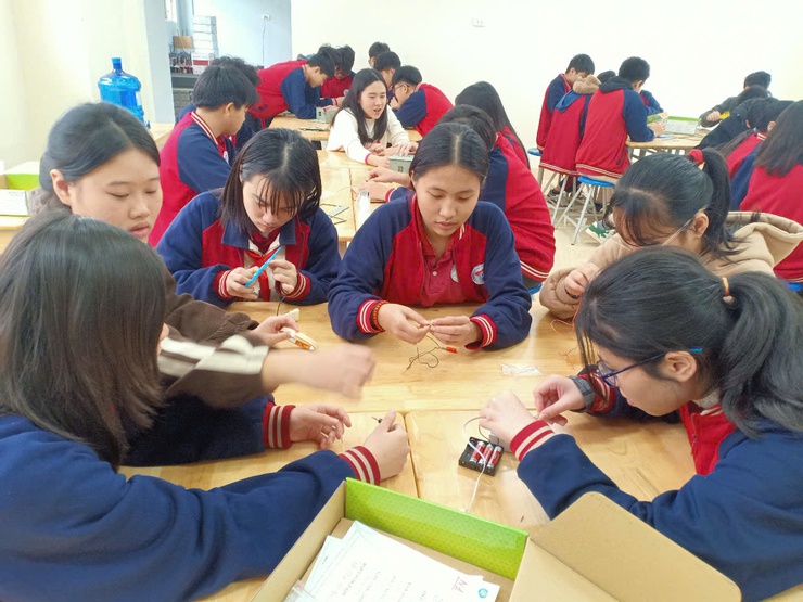 THẦY GIÁO HOÀNG VĂN SANG - NGƯỜI THẮP LỬA TRAO TRUYỀN TRI THỨC, GIÚP HỌC SINH CHINH PHỤC ĐỈNH CAO- Ảnh 9.