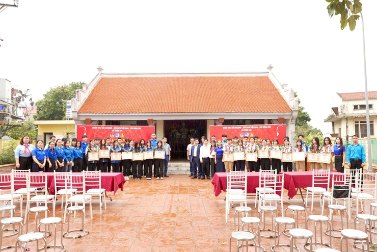 Tuổi trẻ Thiên Lộc dâng hương tri ân, tuyên dương đội viên tiêu biểu năm 2026- Ảnh 4.