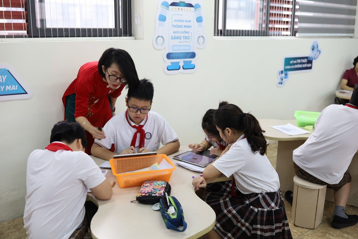 Phường Tây Hồ tập huấn giáo dục trí tuệ nhân tạo (AI): Trang bị “năng lực số” cho đội ngũ giáo viên Tiểu học.- Ảnh 2.