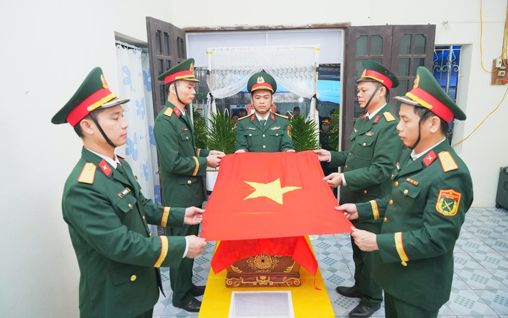 Xã Bát Tràng tổ chức Lễ truy điệu và an táng hài cốt liệt sĩ Vũ Hồng Doanh- Ảnh 3.