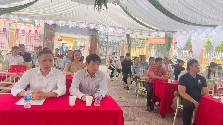 Phúc Thọ: Trao 15 xe lăn, lan tỏa nghĩa tình vì người khuyết tật- Ảnh 3.