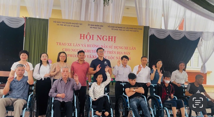 Phúc Thọ: Trao 15 xe lăn, lan tỏa nghĩa tình vì người khuyết tật- Ảnh 4.