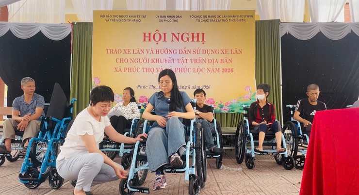 Phúc Thọ: Trao 15 xe lăn, lan tỏa nghĩa tình vì người khuyết tật- Ảnh 5.