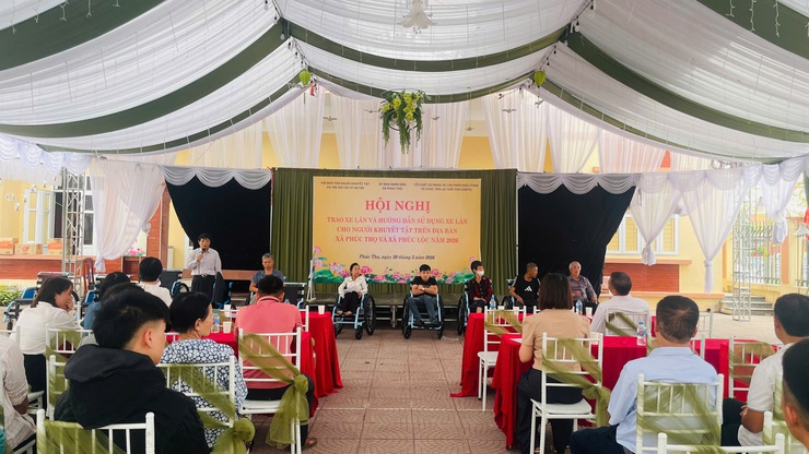 Phúc Thọ: Trao 15 xe lăn, lan tỏa nghĩa tình vì người khuyết tật- Ảnh 7.