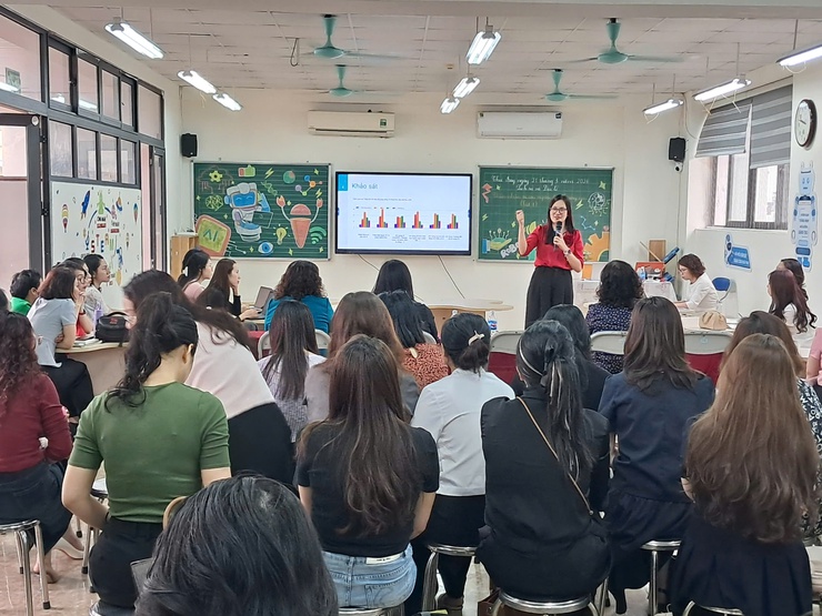 Phường Tây Hồ tập huấn giáo dục trí tuệ nhân tạo (AI): Trang bị “năng lực số” cho đội ngũ giáo viên Tiểu học.- Ảnh 3.