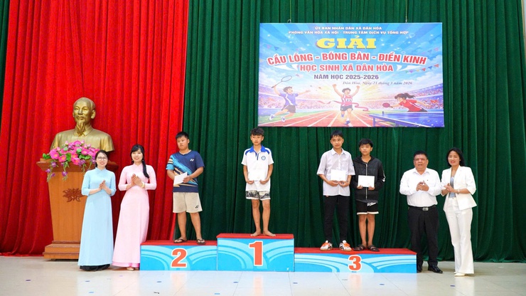VINH DANH CÁC VẬN ĐỘNG VIÊN XUẤT SẮC TẠI GIẢI CẦU LÔNG – BÓNG BÀN – ĐIỀN KINH HỌC SINH XÃ DÂN HÒA NĂM HỌC 2025 – 2026 - Ảnh 1.