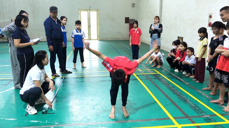 VINH DANH CÁC VẬN ĐỘNG VIÊN XUẤT SẮC TẠI GIẢI CẦU LÔNG – BÓNG BÀN – ĐIỀN KINH HỌC SINH XÃ DÂN HÒA NĂM HỌC 2025 – 2026 - Ảnh 9.