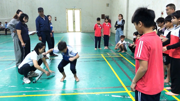 VINH DANH CÁC VẬN ĐỘNG VIÊN XUẤT SẮC TẠI GIẢI CẦU LÔNG – BÓNG BÀN – ĐIỀN KINH HỌC SINH XÃ DÂN HÒA NĂM HỌC 2025 – 2026 - Ảnh 10.