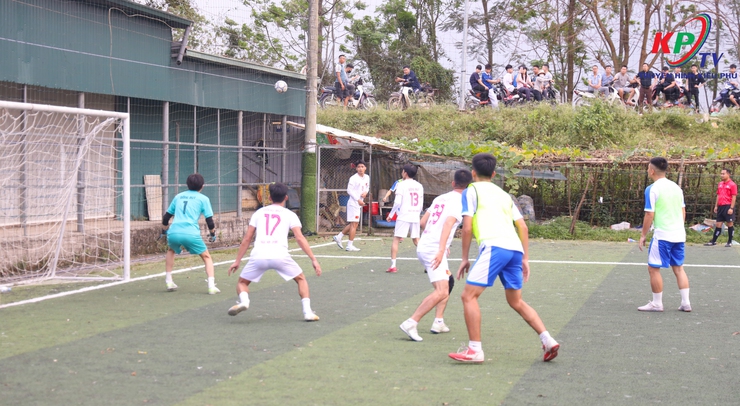 Giải bóng đá thanh niên xã Kiều Phú lần thứ nhất, năm 2026 khép lại bằng trận đấu chung kết sôi động, đầy kịch tính giữa 2 đội bóng thôn Văn Khê và thôn Ngọc Than- Ảnh 6.