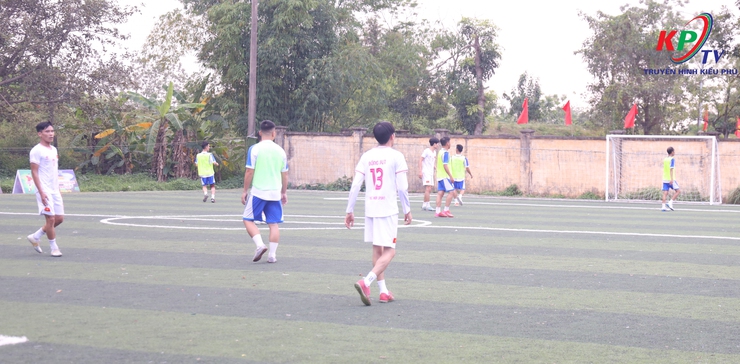 Giải bóng đá thanh niên xã Kiều Phú lần thứ nhất, năm 2026 khép lại bằng trận đấu chung kết sôi động, đầy kịch tính giữa 2 đội bóng thôn Văn Khê và thôn Ngọc Than- Ảnh 8.