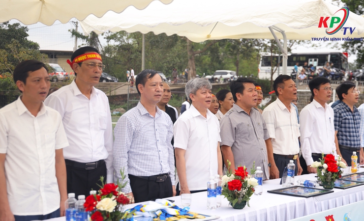 Giải bóng đá thanh niên xã Kiều Phú lần thứ nhất, năm 2026 khép lại bằng trận đấu chung kết sôi động, đầy kịch tính giữa 2 đội bóng thôn Văn Khê và thôn Ngọc Than- Ảnh 1.