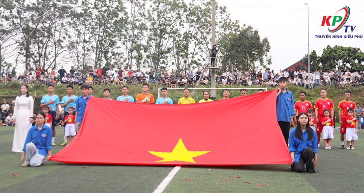 Giải bóng đá thanh niên xã Kiều Phú lần thứ nhất, năm 2026 khép lại bằng trận đấu chung kết sôi động, đầy kịch tính giữa 2 đội bóng thôn Văn Khê và thôn Ngọc Than- Ảnh 2.