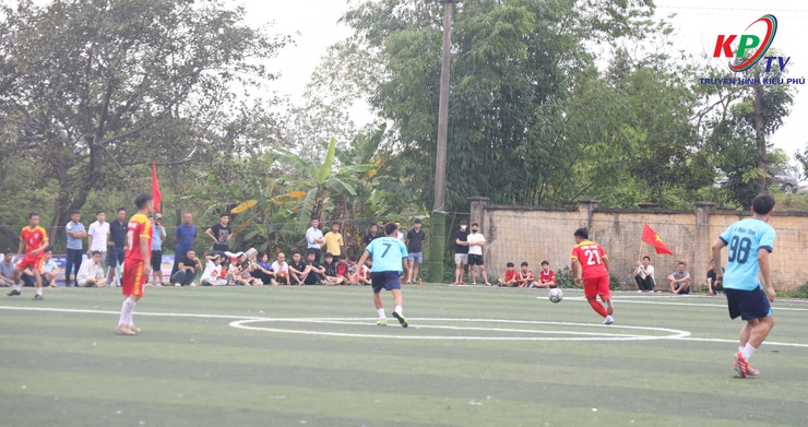 Giải bóng đá thanh niên xã Kiều Phú lần thứ nhất, năm 2026 khép lại bằng trận đấu chung kết sôi động, đầy kịch tính giữa 2 đội bóng thôn Văn Khê và thôn Ngọc Than- Ảnh 11.