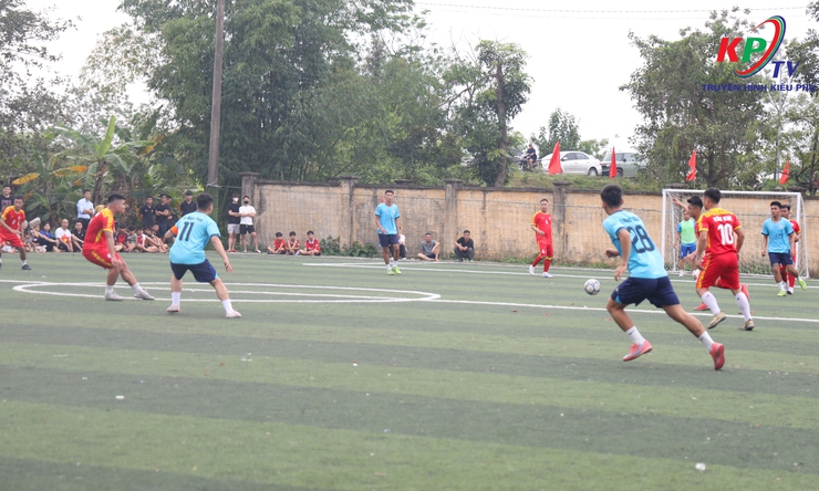 Giải bóng đá thanh niên xã Kiều Phú lần thứ nhất, năm 2026 khép lại bằng trận đấu chung kết sôi động, đầy kịch tính giữa 2 đội bóng thôn Văn Khê và thôn Ngọc Than- Ảnh 10.