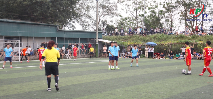 Giải bóng đá thanh niên xã Kiều Phú lần thứ nhất, năm 2026 khép lại bằng trận đấu chung kết sôi động, đầy kịch tính giữa 2 đội bóng thôn Văn Khê và thôn Ngọc Than- Ảnh 9.