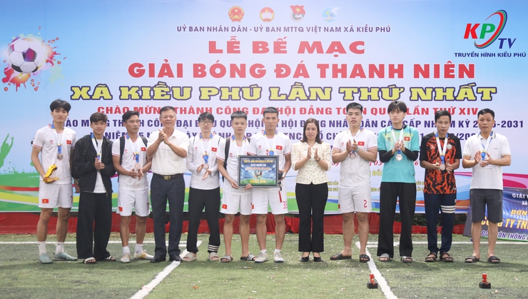 Giải bóng đá thanh niên xã Kiều Phú lần thứ nhất, năm 2026 khép lại bằng trận đấu chung kết sôi động, đầy kịch tính giữa 2 đội bóng thôn Văn Khê và thôn Ngọc Than- Ảnh 18.