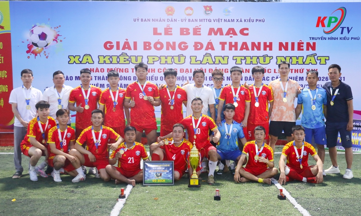 Giải bóng đá thanh niên xã Kiều Phú lần thứ nhất, năm 2026 khép lại bằng trận đấu chung kết sôi động, đầy kịch tính giữa 2 đội bóng thôn Văn Khê và thôn Ngọc Than- Ảnh 16.