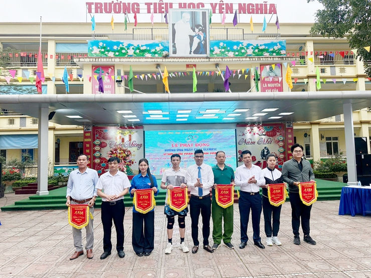 Phường Yên Nghĩa sôi nổi Ngày chạy Olympic vì sức khỏe toàn dân năm 2026- Ảnh 1.