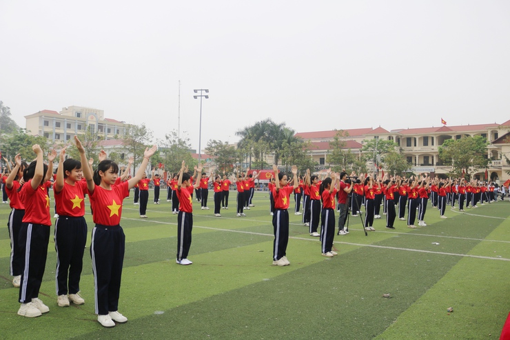 Quốc Oai sôi nổi Ngày chạy Olympic, phát động Giải chạy Hànộimới lần thứ 51- Ảnh 10.