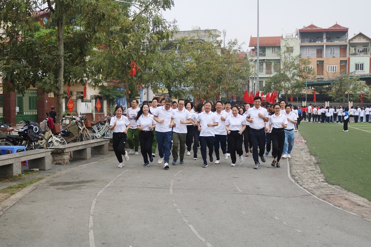 Quốc Oai sôi nổi Ngày chạy Olympic, phát động Giải chạy Hànộimới lần thứ 51- Ảnh 12.