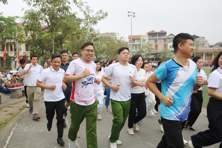 Quốc Oai sôi nổi Ngày chạy Olympic, phát động Giải chạy Hànộimới lần thứ 51- Ảnh 13.