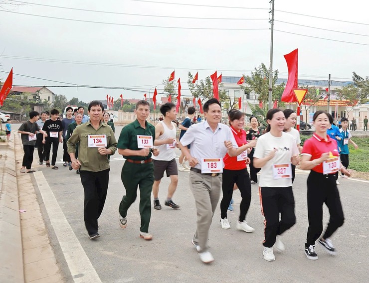 Xã Hát Môn hưởng ứng Ngày chạy Olympic vì sức khỏe toàn dân năm 2026- Ảnh 4.