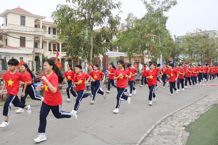 Quốc Oai sôi nổi Ngày chạy Olympic, phát động Giải chạy Hànộimới lần thứ 51- Ảnh 16.