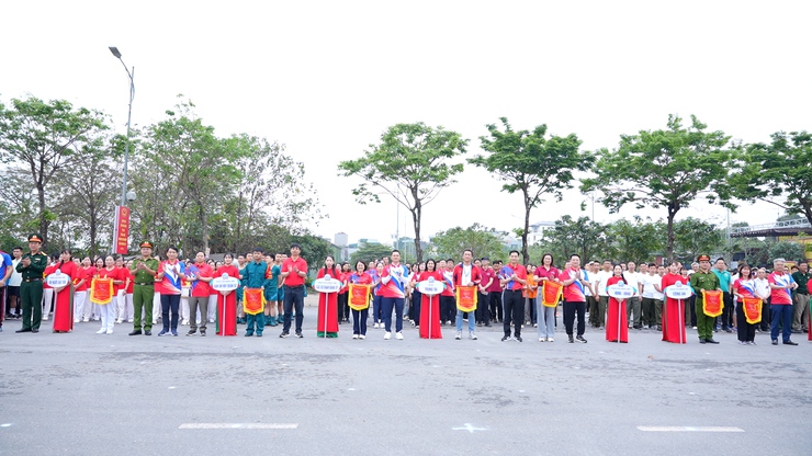 Xã Phù Đổng hưởng ứng phong trào chạy vì sức khỏe- Ảnh 1.