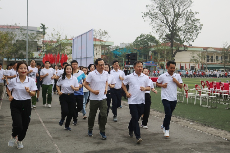 Quốc Oai sôi nổi Ngày chạy Olympic, phát động Giải chạy Hànộimới lần thứ 51- Ảnh 17.
