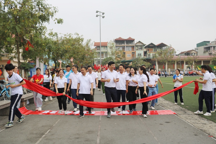 Quốc Oai sôi nổi Ngày chạy Olympic, phát động Giải chạy Hànộimới lần thứ 51- Ảnh 25.