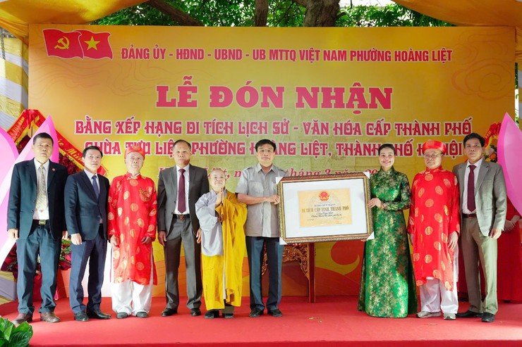Lễ đón nhận Bằng xếp hạng di tích lịch sử - văn hóa cấp Thành phố chùa Tựu Liệt, phường Hoàng Liệt, thành phố Hà Nội- Ảnh 4.