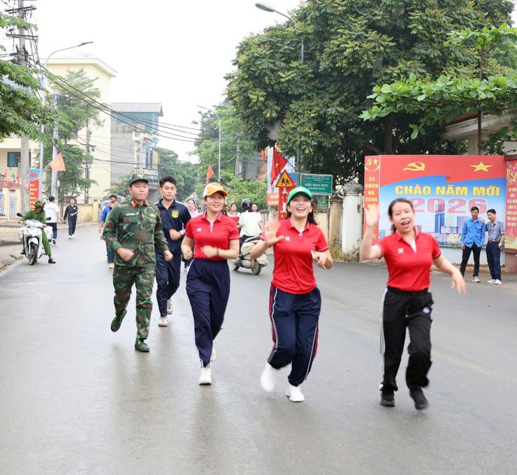 Xuân Mai: hưởng ứng Ngày chạy Olympic vì sức khỏe toàn dân, phát động Giải chạy Báo Hànộimới mở rộng lần thứ 51 - Vì hòa bình- Ảnh 8.