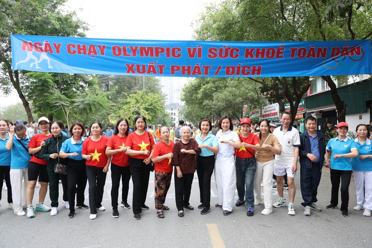 Kiến Hưng sôi động Ngày chạy Olympic vì sức khỏe toàn dân 2026- Ảnh 12.